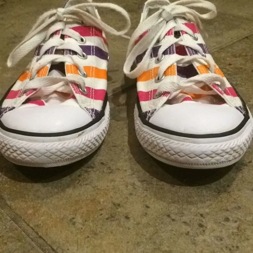 Converse Striped Low Top Sneaker Shoes Unisex Size Youth 3 White Chuck Taylor
